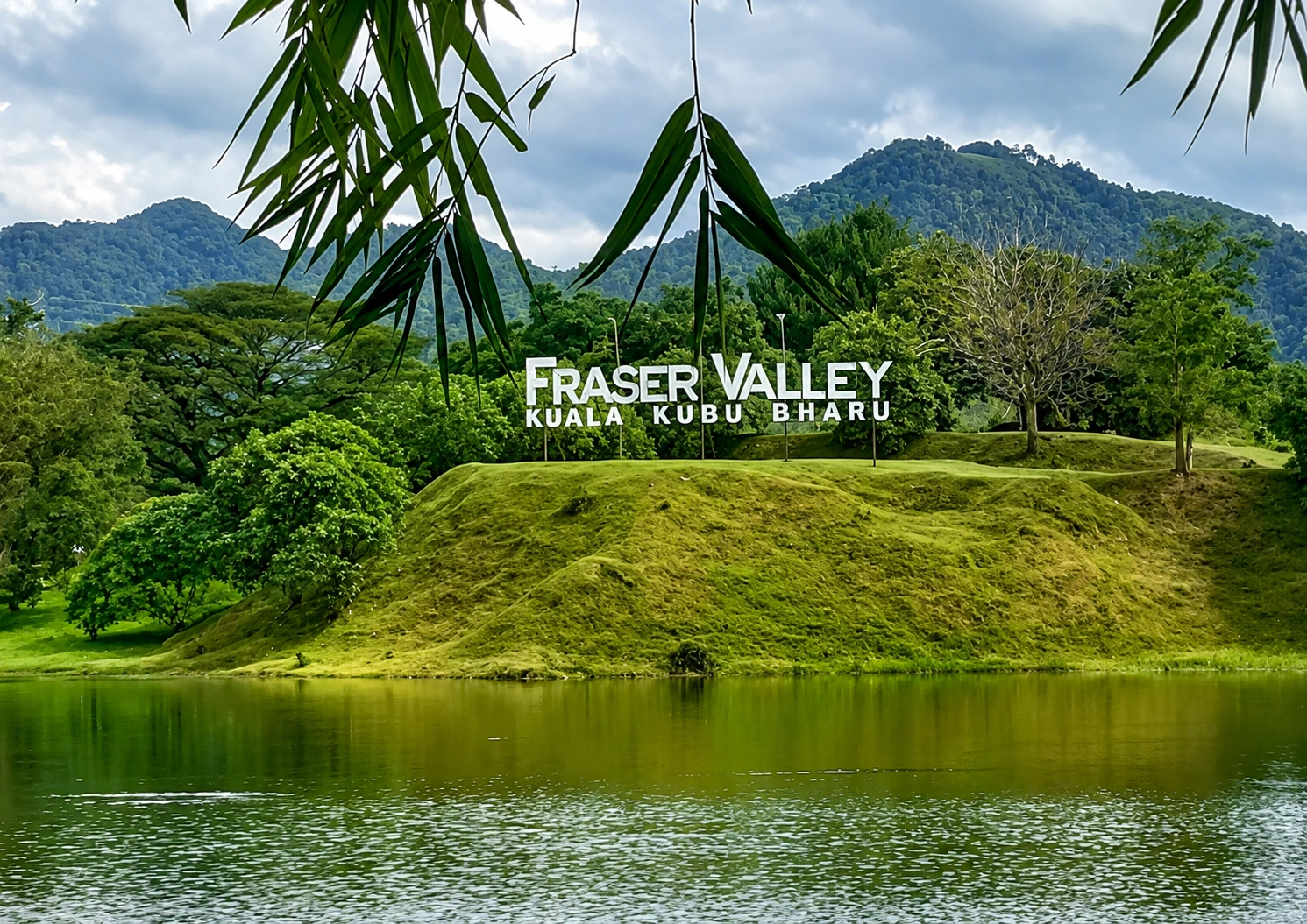 Fraser Valley fishing park sign overlooking the lake in Kuala Kubu Bharu